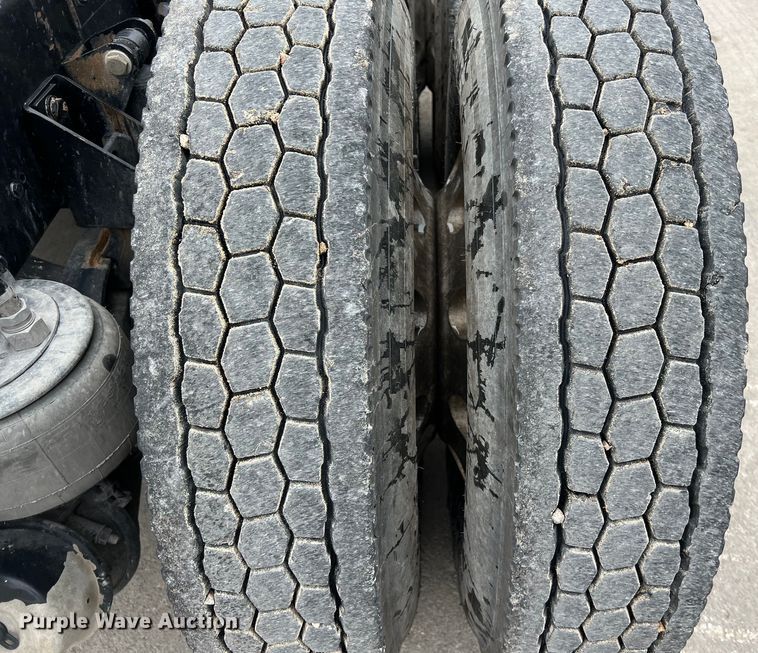 image for item DS3057 2013 Kenworth T800 semi truck