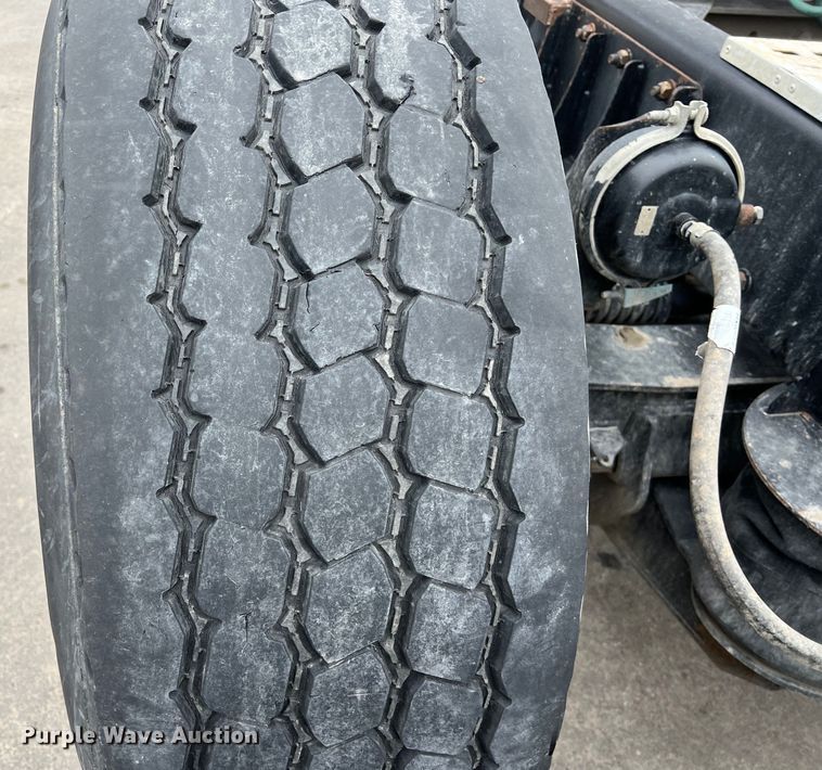 image for item DS3057 2013 Kenworth T800 semi truck