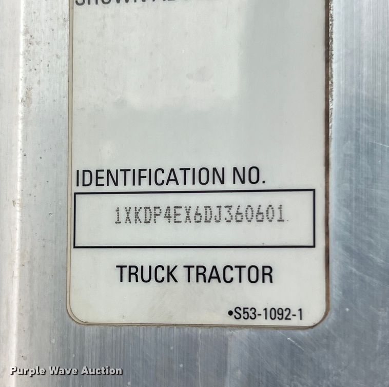 image for item DS3057 2013 Kenworth T800 semi truck