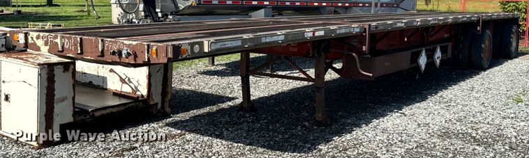 image for item DX0459 1994 Fontaine flatbed trailer