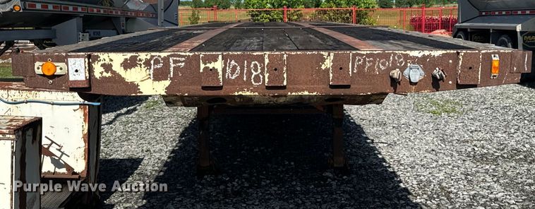 image for item DX0459 1994 Fontaine flatbed trailer