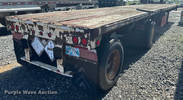 image for item DX0459 1994 Fontaine flatbed trailer