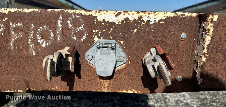 image for item DX0459 1994 Fontaine flatbed trailer