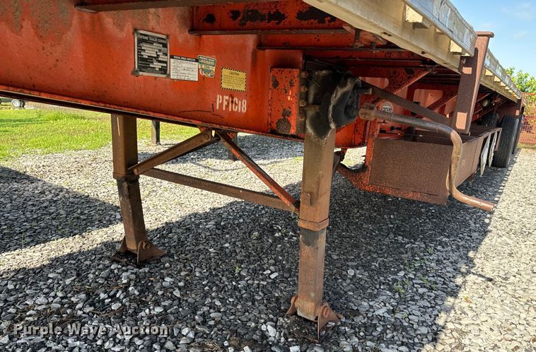 image for item DX0459 1994 Fontaine flatbed trailer