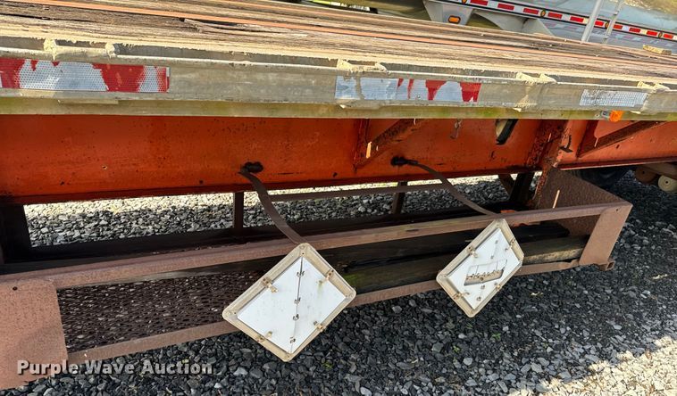 image for item DX0459 1994 Fontaine flatbed trailer