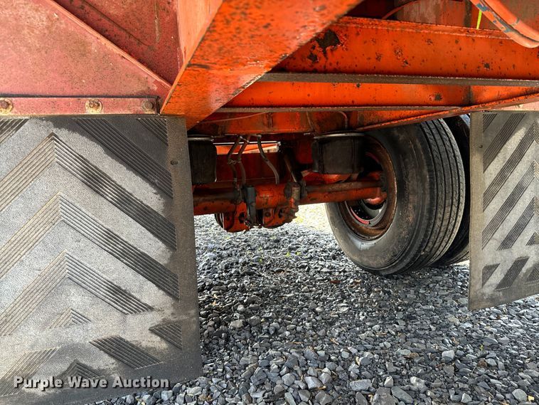 image for item DX0459 1994 Fontaine flatbed trailer