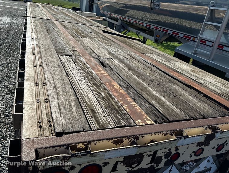 image for item DX0459 1994 Fontaine flatbed trailer