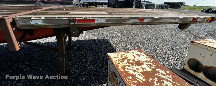 image for item DX0459 1994 Fontaine flatbed trailer