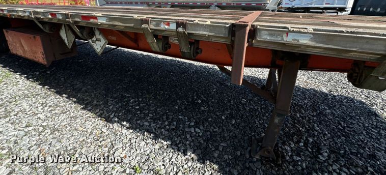 image for item DX0459 1994 Fontaine flatbed trailer