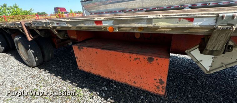 image for item DX0459 1994 Fontaine flatbed trailer