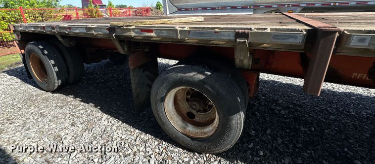 image for item DX0459 1994 Fontaine flatbed trailer