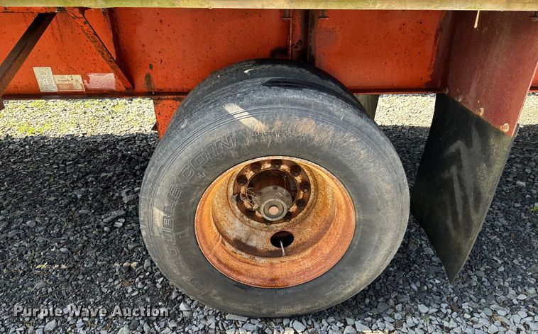 image for item DX0459 1994 Fontaine flatbed trailer
