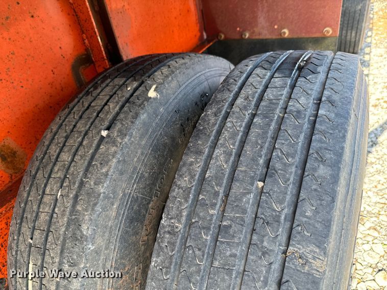 image for item DX0459 1994 Fontaine flatbed trailer