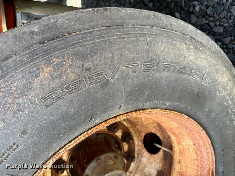 image for item DX0459 1994 Fontaine flatbed trailer