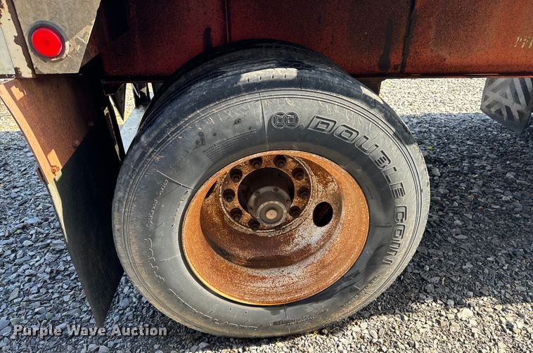image for item DX0459 1994 Fontaine flatbed trailer