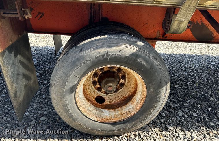 image for item DX0459 1994 Fontaine flatbed trailer