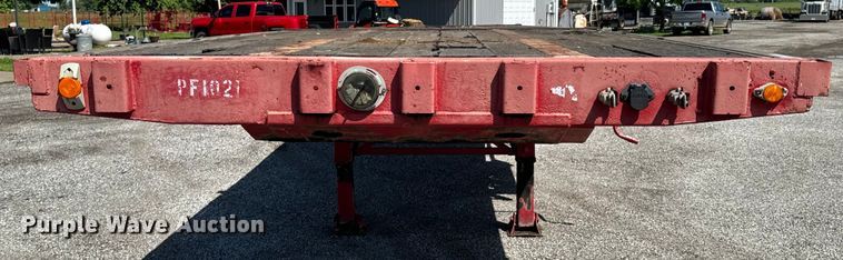 image for item DX0460 1994 Fontaine flatbed trailer