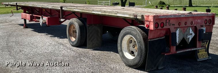image for item DX0460 1994 Fontaine flatbed trailer