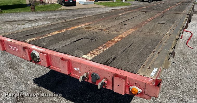 image for item DX0460 1994 Fontaine flatbed trailer