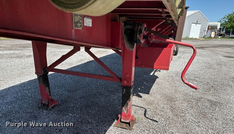 image for item DX0460 1994 Fontaine flatbed trailer
