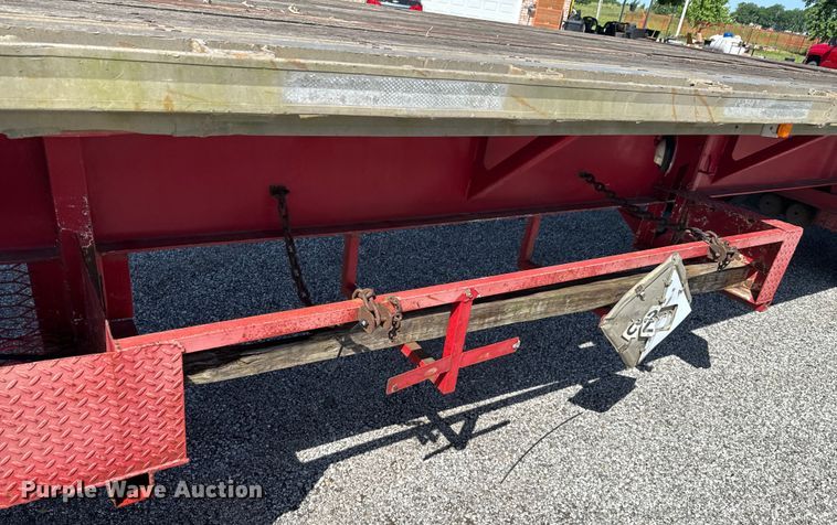 image for item DX0460 1994 Fontaine flatbed trailer