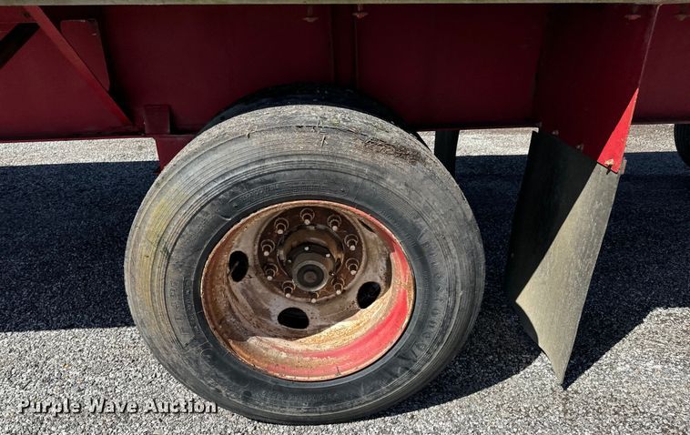 image for item DX0460 1994 Fontaine flatbed trailer