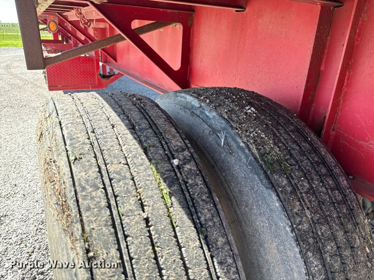 image for item DX0460 1994 Fontaine flatbed trailer