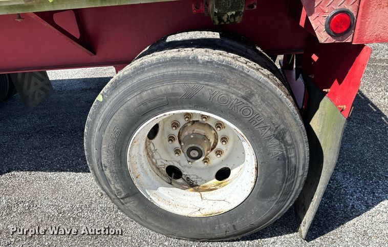 image for item DX0460 1994 Fontaine flatbed trailer