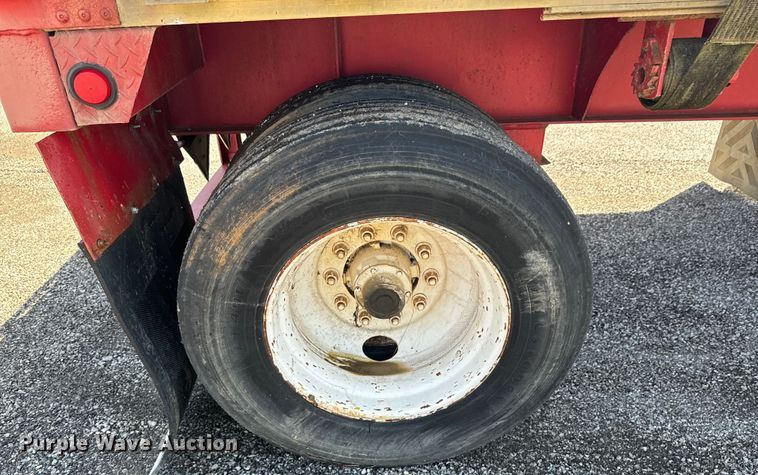 image for item DX0460 1994 Fontaine flatbed trailer