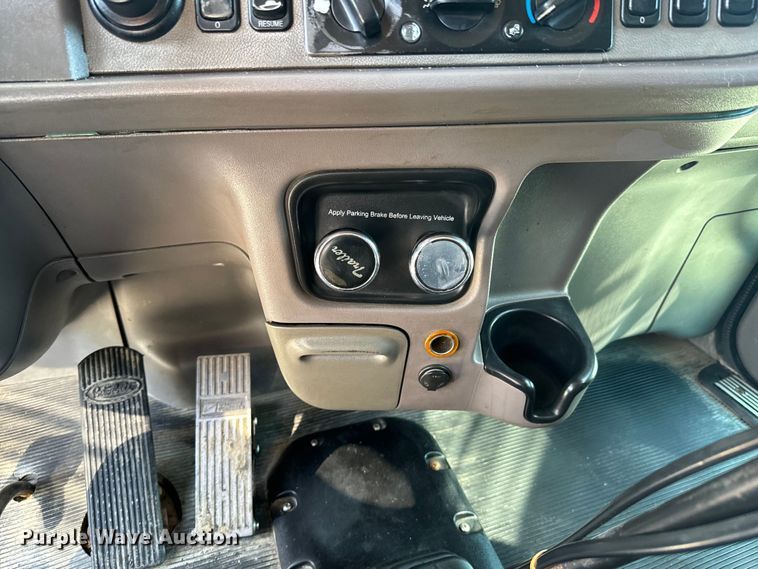 image for item DX0466 2010 Peterbilt 386 semi truck