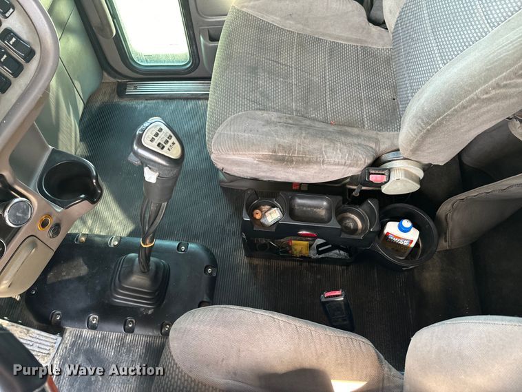 image for item DX0466 2010 Peterbilt 386 semi truck