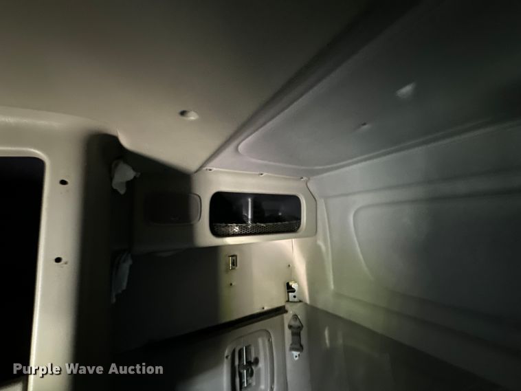 image for item DX0466 2010 Peterbilt 386 semi truck