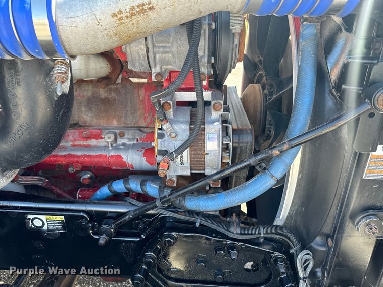 image for item DX0466 2010 Peterbilt 386 semi truck