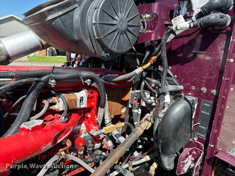 image for item DX0466 2010 Peterbilt 386 semi truck