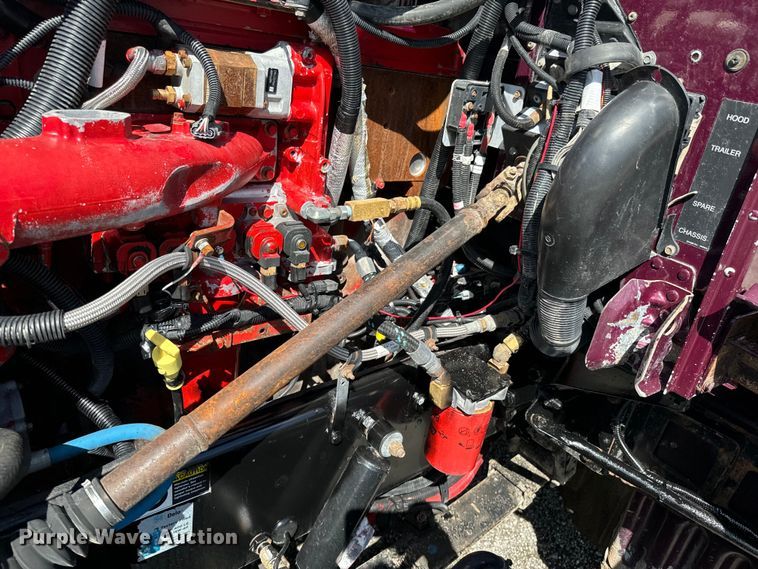 image for item DX0466 2010 Peterbilt 386 semi truck