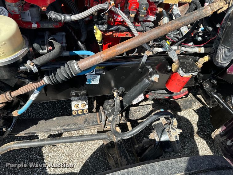 image for item DX0466 2010 Peterbilt 386 semi truck