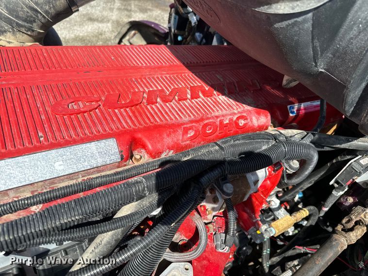 image for item DX0466 2010 Peterbilt 386 semi truck