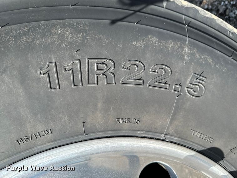 image for item DX0466 2010 Peterbilt 386 semi truck