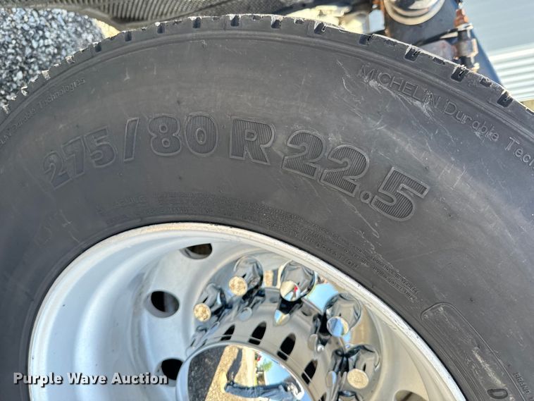 image for item DX0466 2010 Peterbilt 386 semi truck