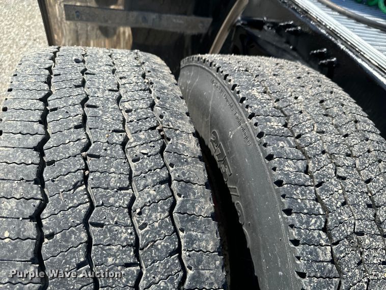 image for item DX0466 2010 Peterbilt 386 semi truck