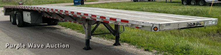 image for item DX0527 2020 Reitnouer flatbed trailer
