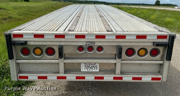 image for item DX0527 2020 Reitnouer flatbed trailer