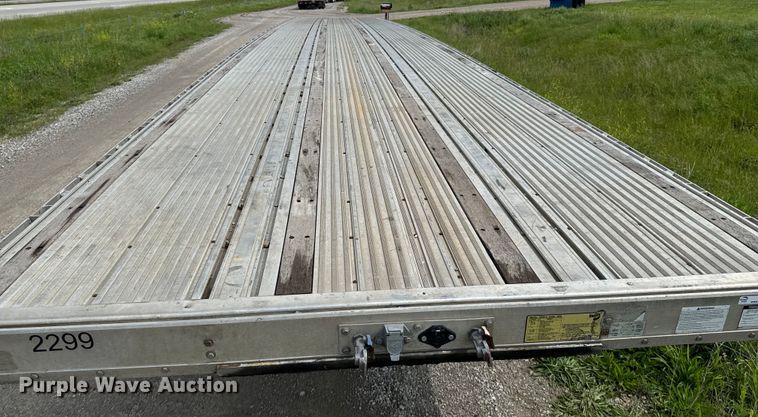 image for item DX0527 2020 Reitnouer flatbed trailer