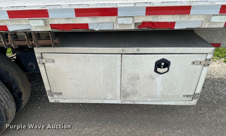 image for item DX0527 2020 Reitnouer flatbed trailer