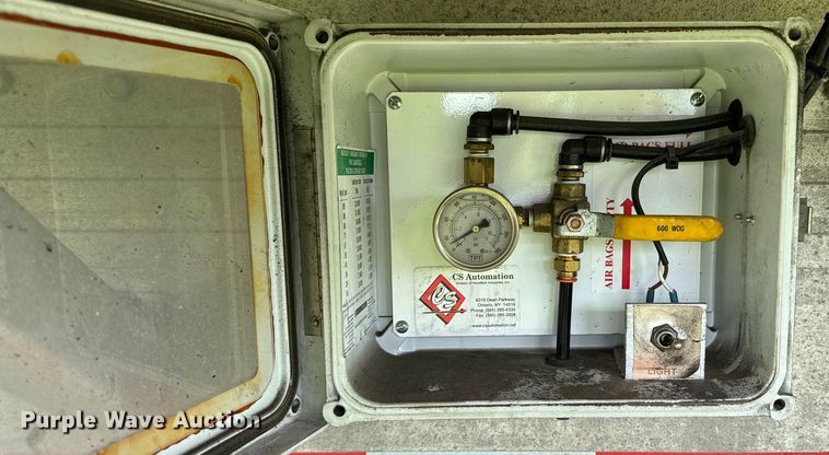 image for item DX0527 2020 Reitnouer flatbed trailer