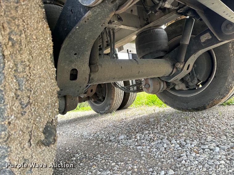 image for item DX0527 2020 Reitnouer flatbed trailer