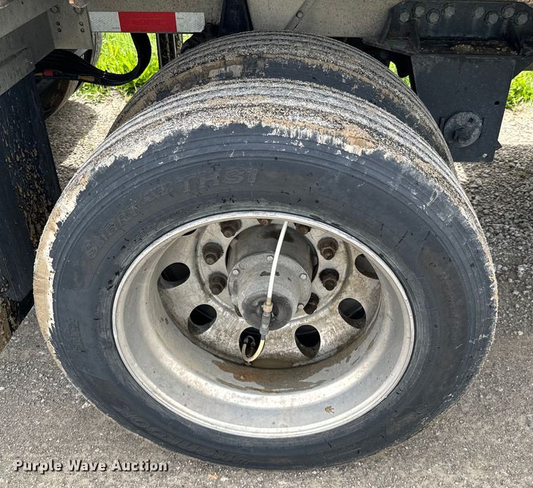 image for item DX0527 2020 Reitnouer flatbed trailer