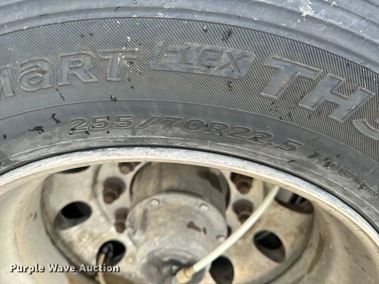 image for item DX0527 2020 Reitnouer flatbed trailer