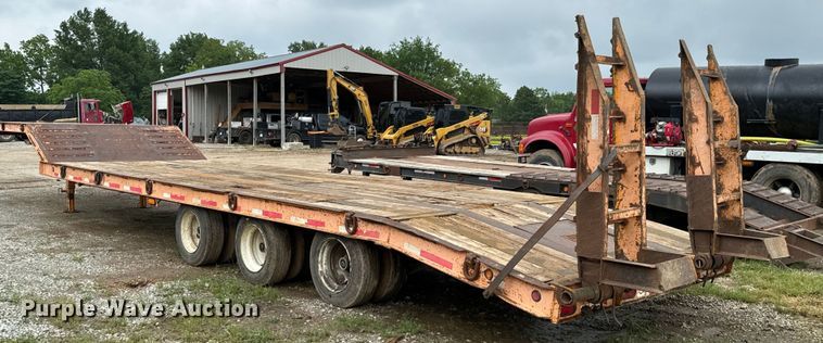 image for item DX0532 2007 Kaufman drop deck equipment trailer