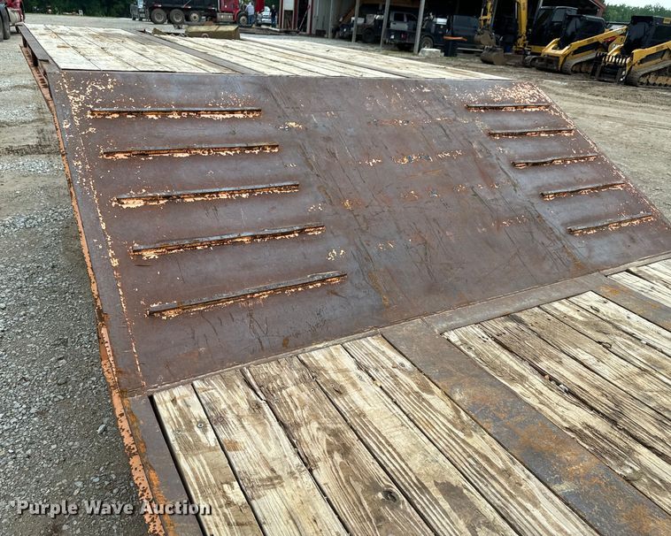 image for item DX0532 2007 Kaufman drop deck equipment trailer